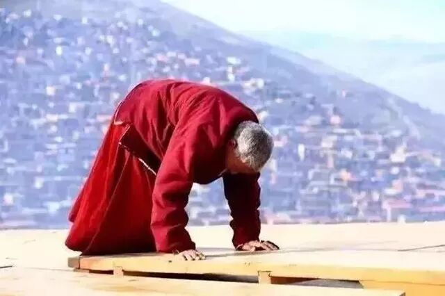 磕大头的作用——打开脉结、治疗疾病、精神减压-图片3
